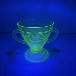 Vintage‎ Hazel Atlas Cloverleaf Footed Sugar Bowl Green Uranium UV Glows